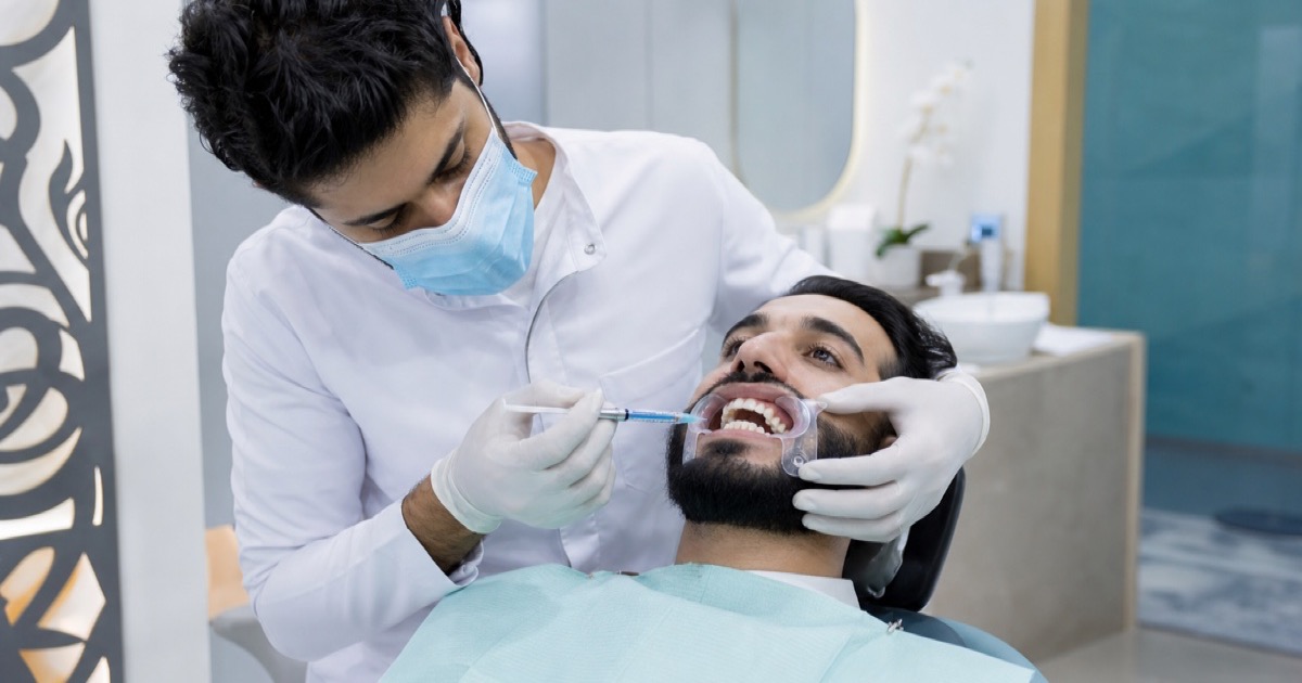 جلسة تبييض الأسنان تحت إشراف طبي في رأس الخيمة